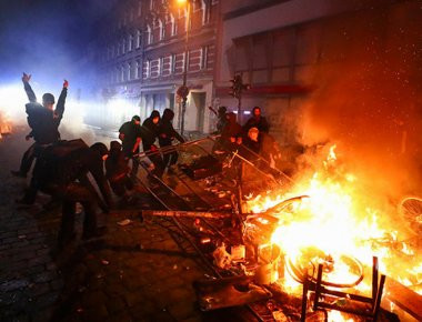 «Χάος» στο Αμβούργο μεταξύ διαδηλωτών-αστυνομίας στο τέλος της G20 - 213 τραυματίες & 143 συλλήψεις! (φωτό, βίντεο)